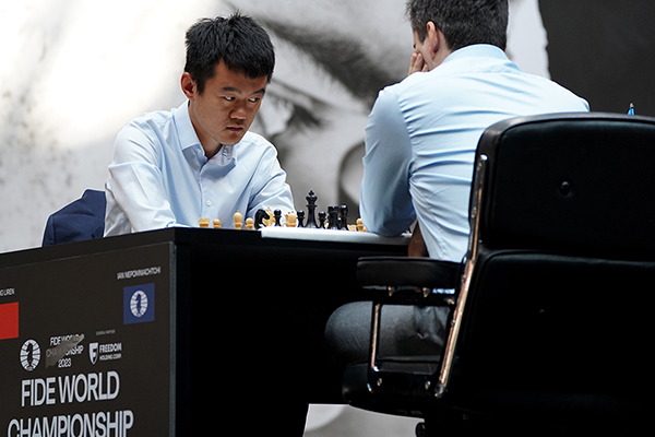Дин Лижэнь стал новым чемпионом мира по шахматам